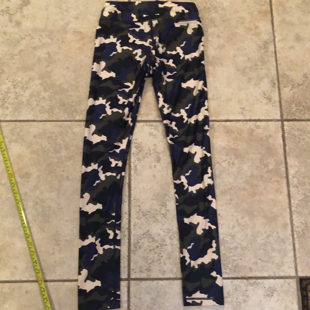 The Upside Camouflage Leggings - Picture 9 of 10